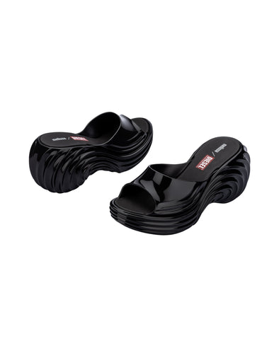 Melissa Quantum Platform Diesel Black for Women – Stylish Melissa x Diesel platform sandals featuring a bold design and comfortable fit.