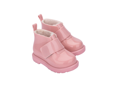 Mini Melissa Pink Chelsea Boot for Baby Girl – Stylish and comfortable slip-on boots with a classic Chelsea design, perfect for little feet.