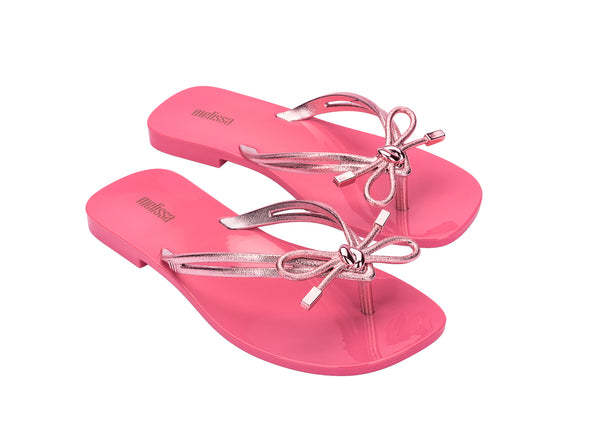 Melissa Harmonic Squared Chrome Pink Flip Flop Slipper for Women – Stylish and comfortable flat flip-flops with a chic chrome finish, perfect for casual and everyday wear.